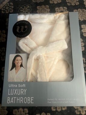Wayland Square Plush Bathrobe in Soft Cream